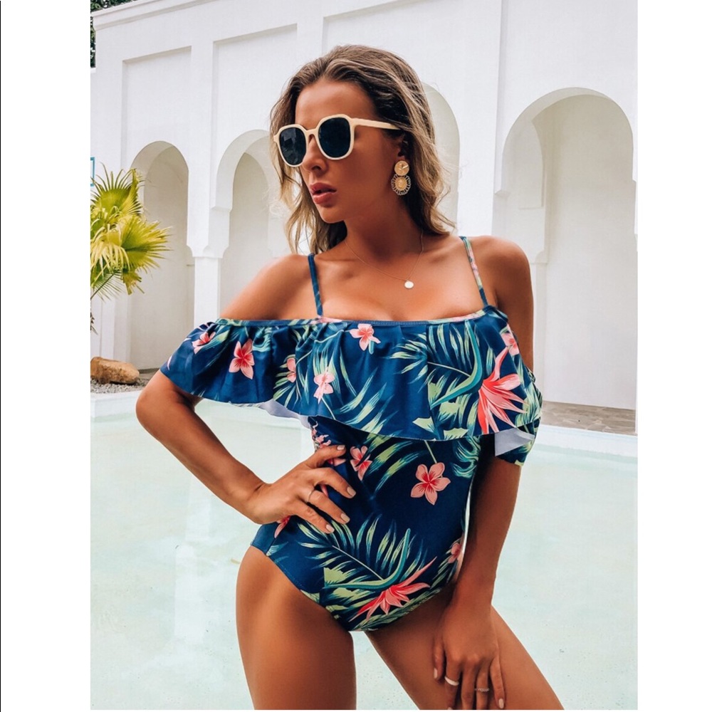 💕NWT Blue Tropical Print Ruffle One Piece💕
